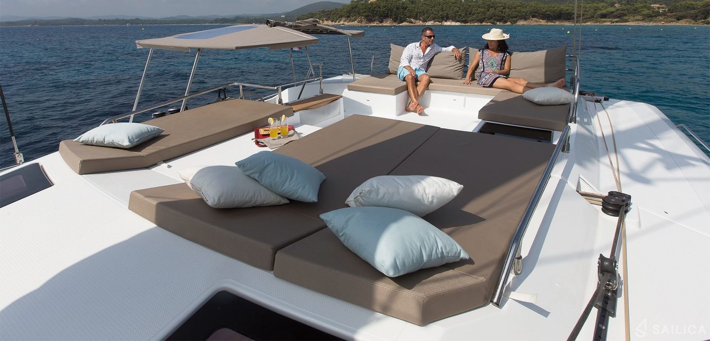 Flybridge lounge