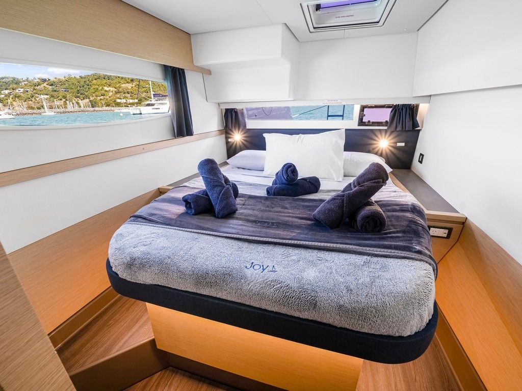 Large double cabin
