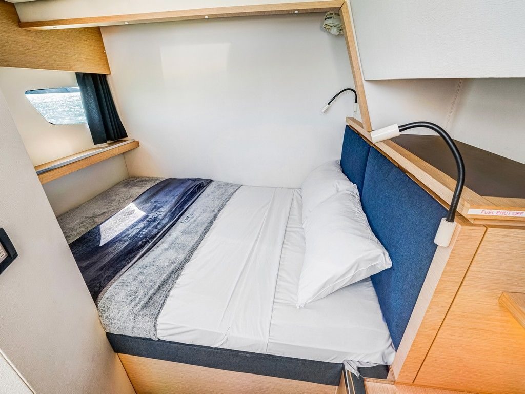 Small double cabin